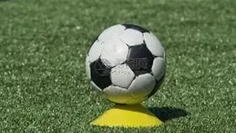 独家揭秘：邵佳一亲临西海岸末轮联赛现场，却将保持旁观姿态，不插手战术布局！